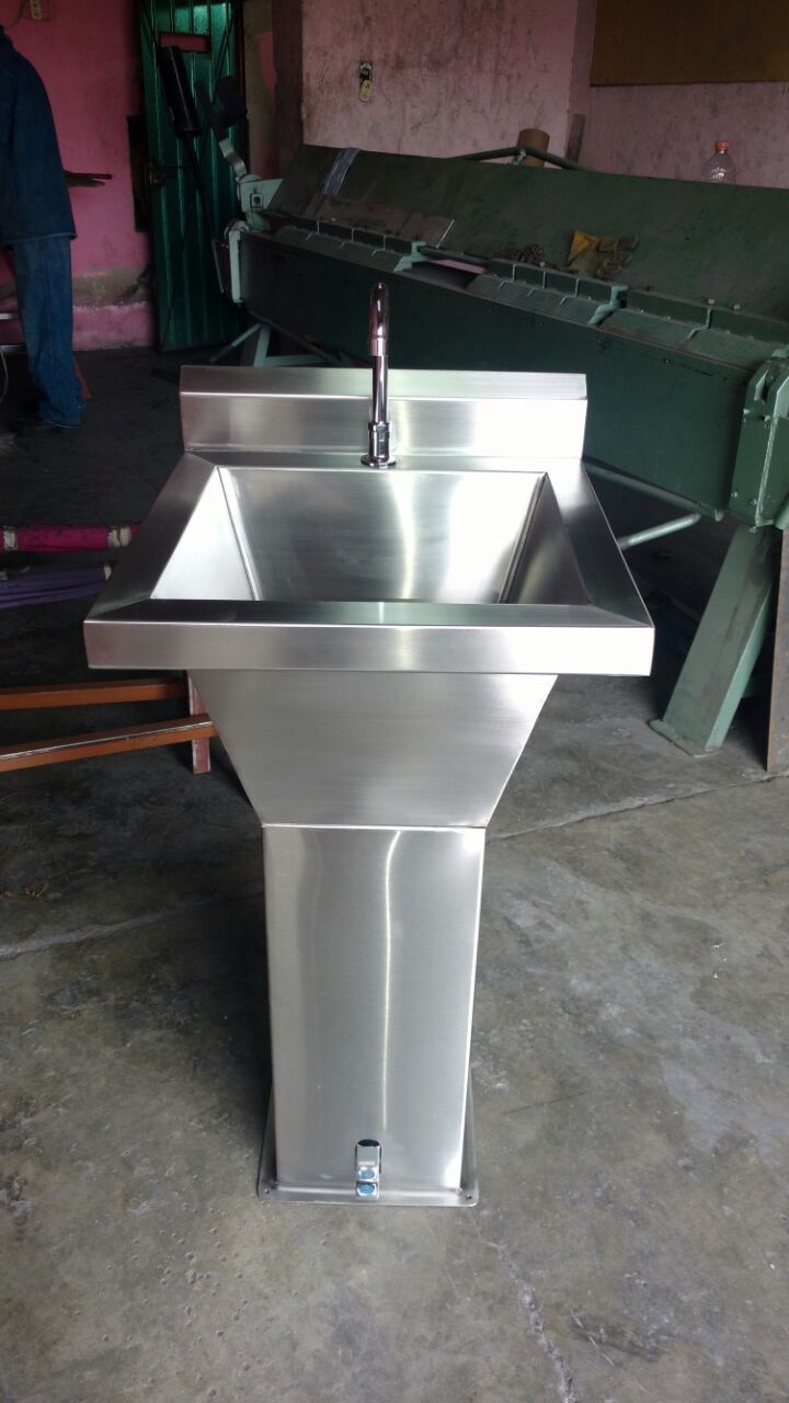 LAVAMANOS TIPO EN BUDO CON PEDESTAL