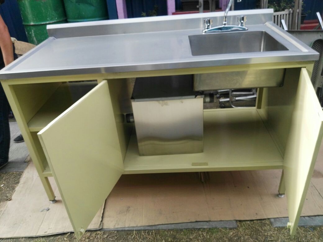 Mesa alta con trampa de yeso