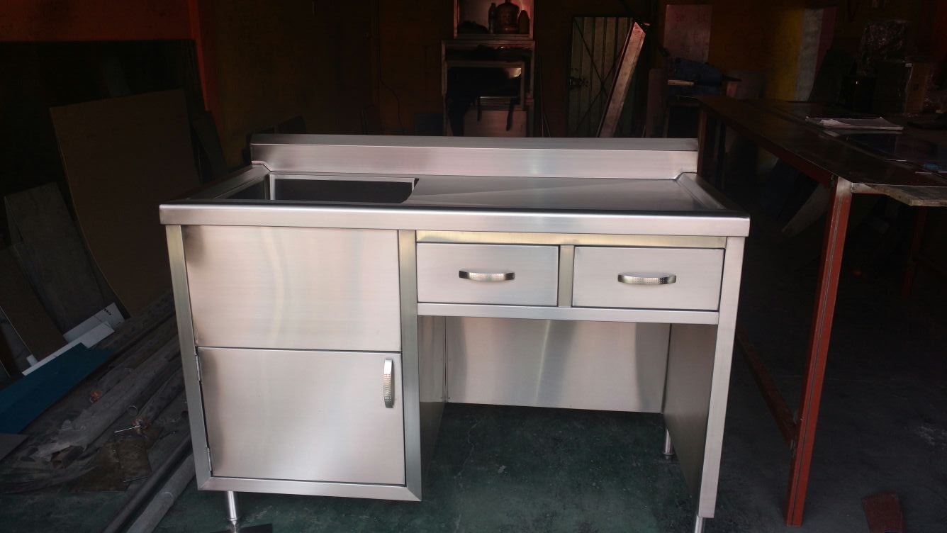 TARJA EN GABINETE CON CAJONES Y PUERTA ABATIBLE